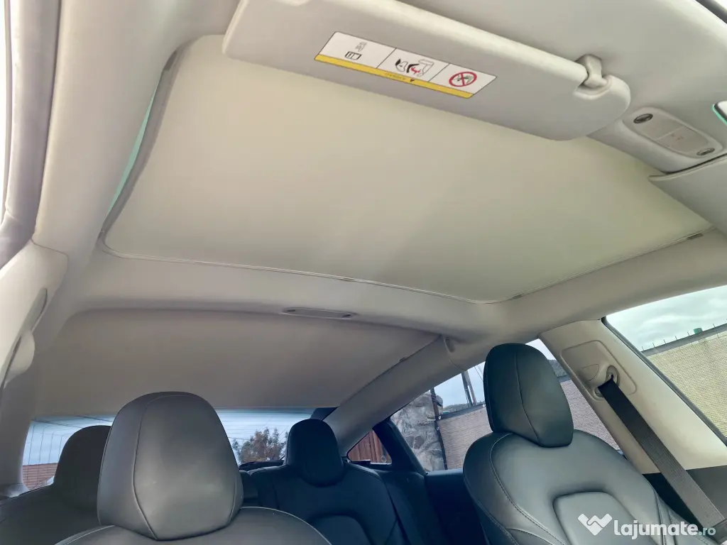 Tesla Model 3 SR plus 