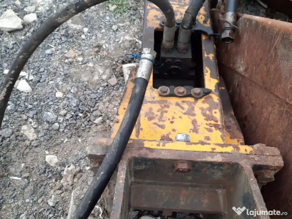 Buldoexcavator JCB 3CX 2002 