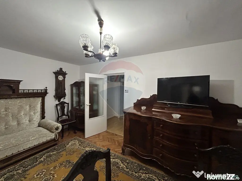 Apartament et. 1 cu 3 camere de închiriat str. V. Babes ...