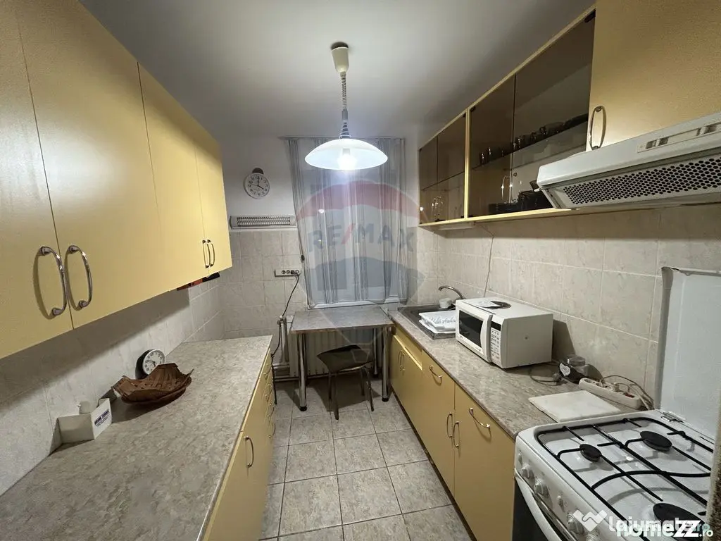 Apartament et. 1 cu 3 camere de închiriat str. V. Babes ...