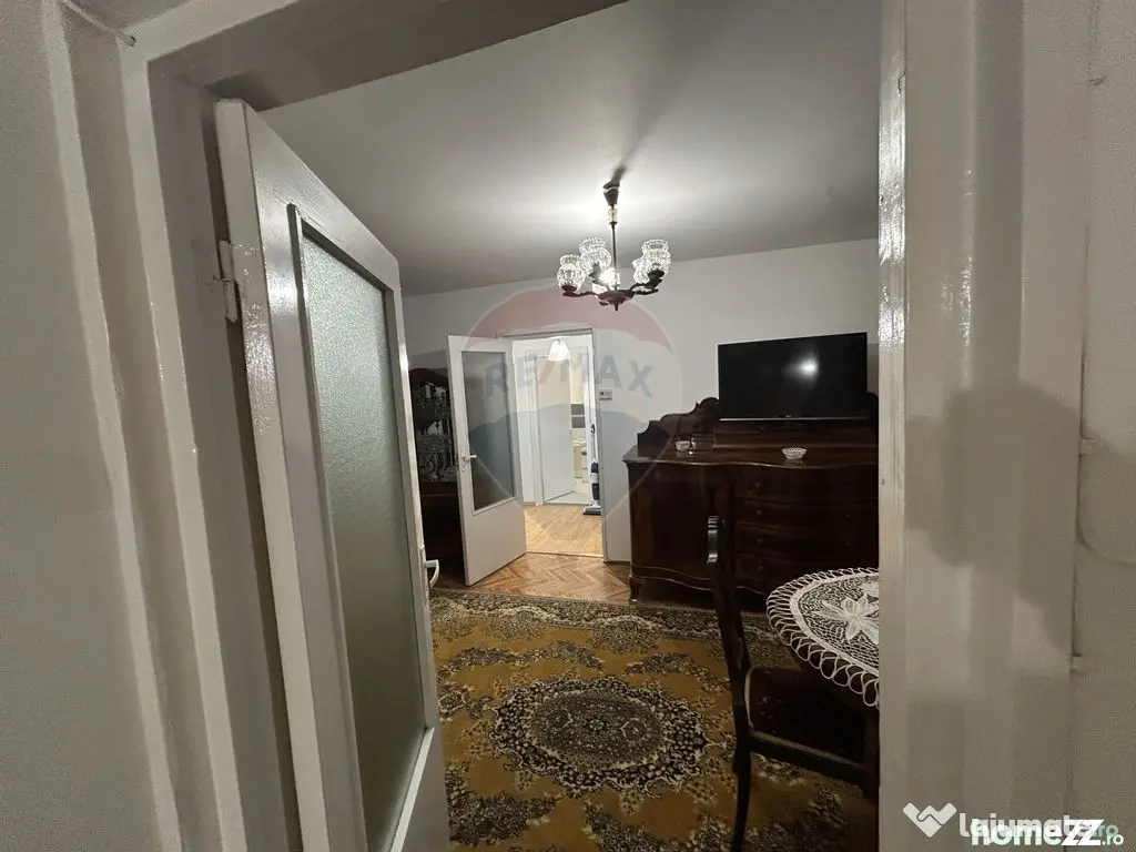 Apartament et. 1 cu 3 camere de închiriat str. V. Babes ...