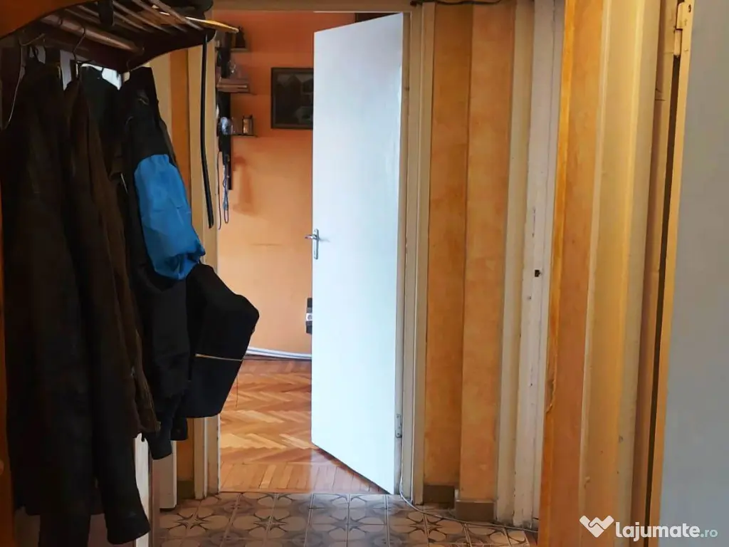 Apartament de vânzare 3 camere Cluj-Napoca cart. Gheorgheni aleea Băița nr. 4 etaj 3/4