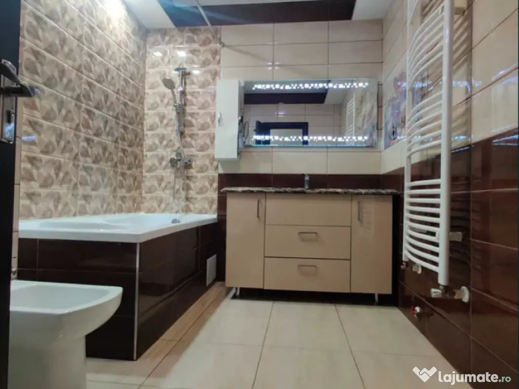 Apartament 3 camere, decomandat - zona Tractorul 