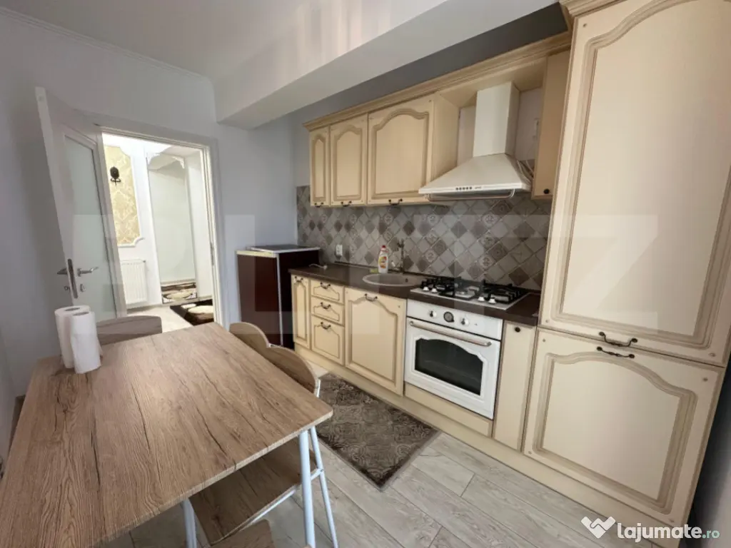 Apartament 2 camere, decomandat, zona Magnolia Pielesti 