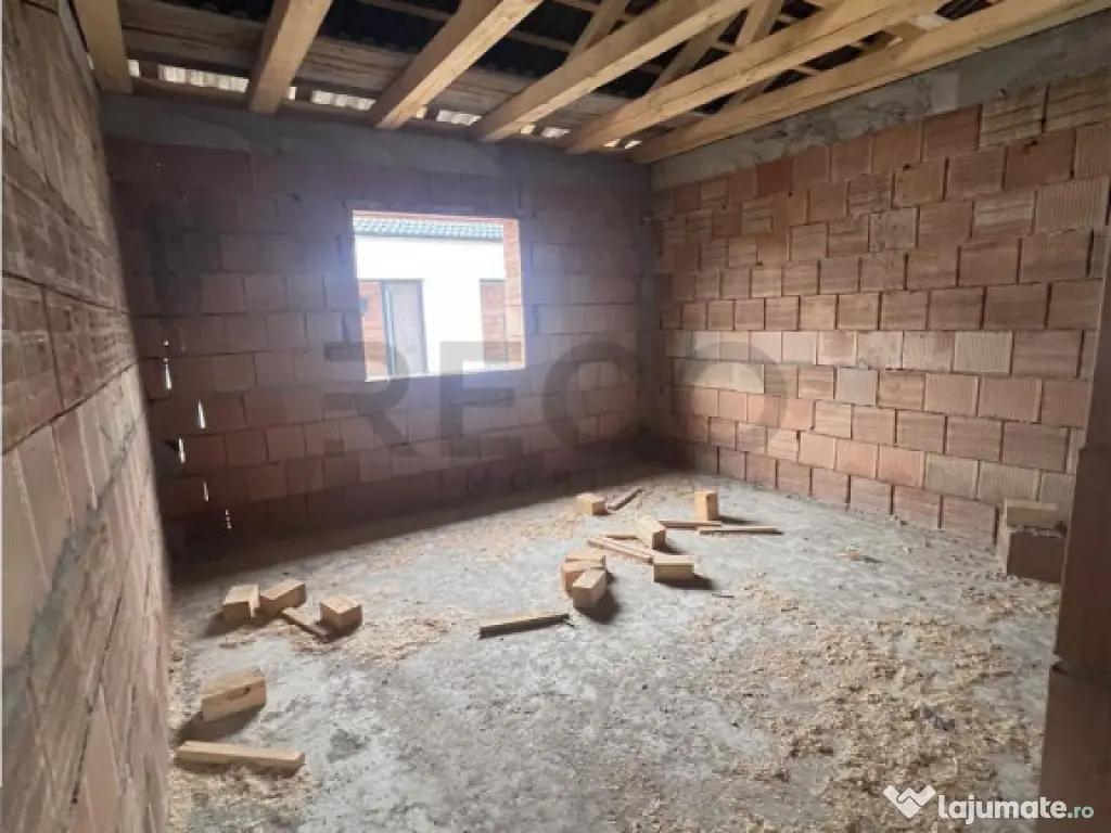 RECO, Casa la rosu, Zona Alesd la super pret!