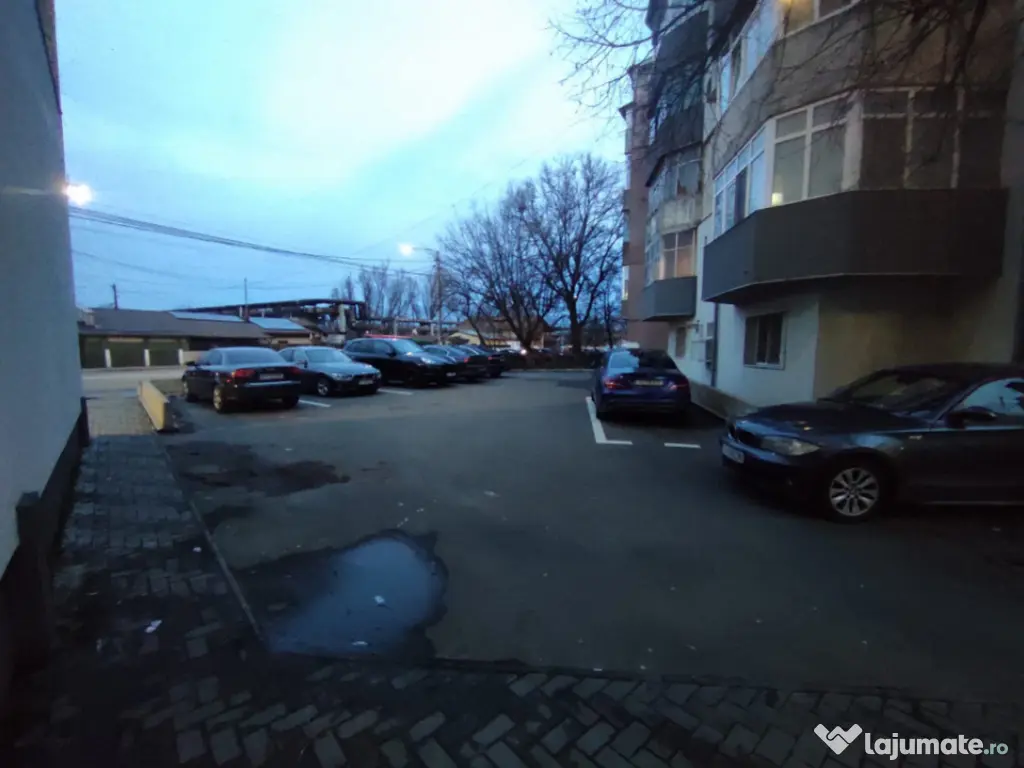 Spatiu comercial parter, 135 mp suprafata utila, Rovine 