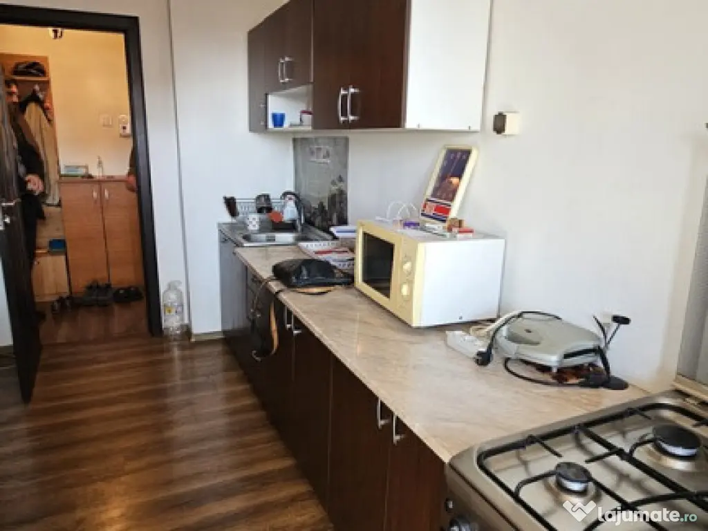 Blv BUCURESTI - 2 camere decomandat ,7/8 , liber -71500 euro 