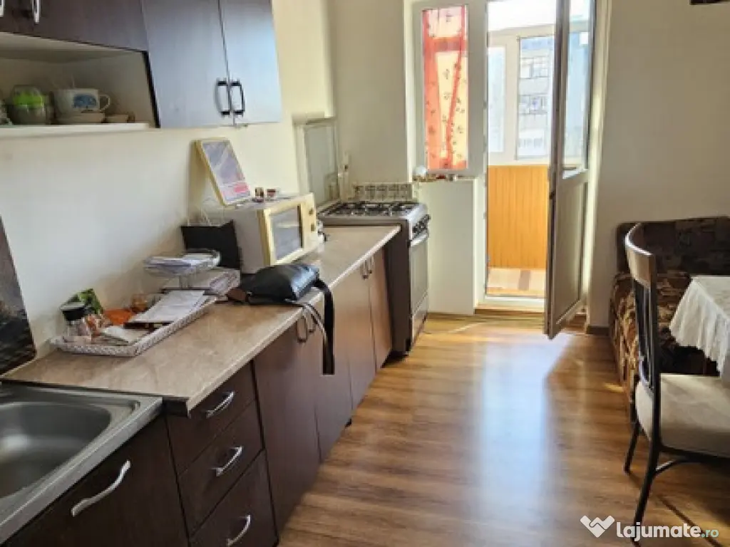 Blv BUCURESTI - 2 camere decomandat ,7/8 , liber -71500 euro 