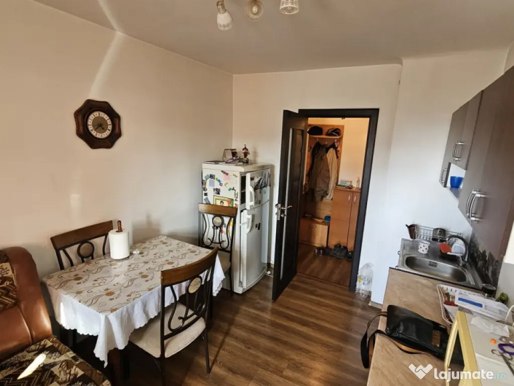 Blv BUCURESTI - 2 camere decomandat ,7/8 , liber -71500 euro 