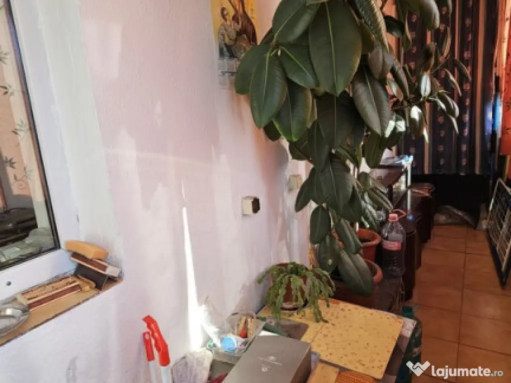 Blv BUCURESTI - 2 camere decomandat ,7/8 , liber -71500 euro 