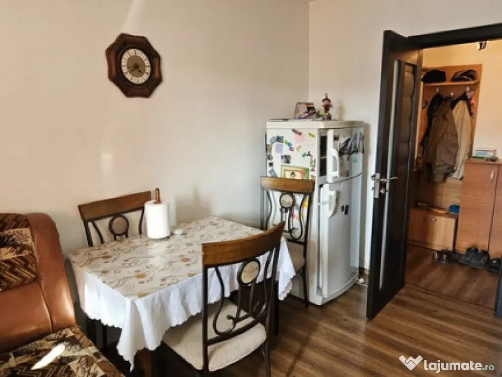 Blv BUCURESTI - 2 camere decomandat ,7/8 , liber -71500 euro 