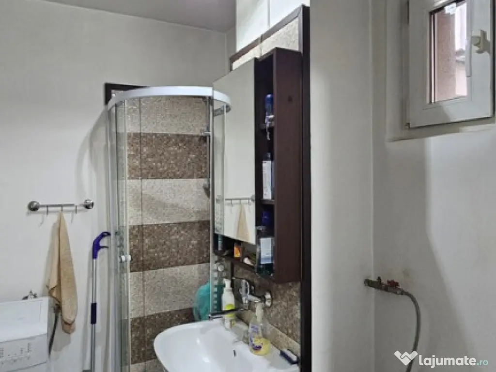 Blv BUCURESTI - 2 camere decomandat ,7/8 , liber -71500 euro 