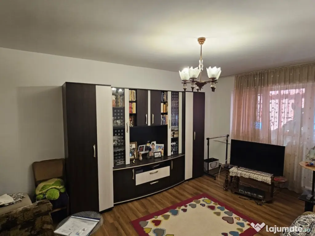 Blv BUCURESTI - 2 camere decomandat ,7/8 , liber -71500 euro 