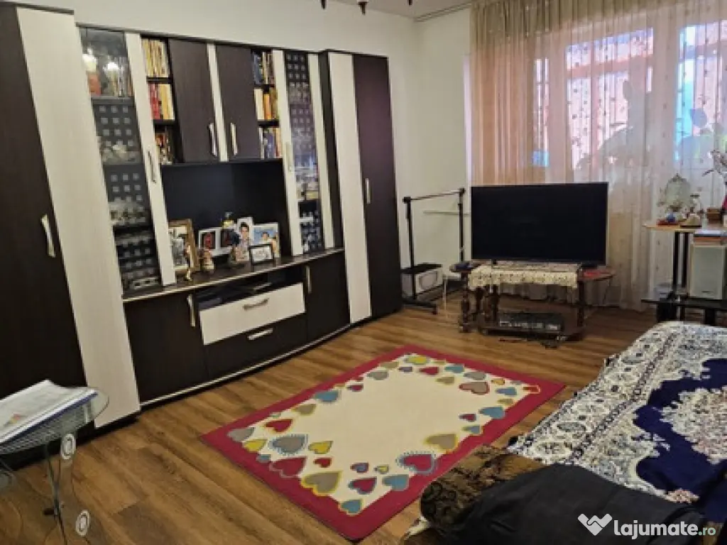 Blv BUCURESTI - 2 camere decomandat ,7/8 , liber -71500 euro 