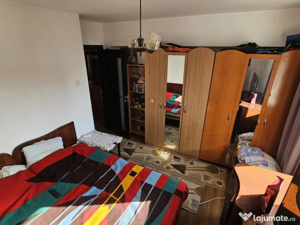 Blv BUCURESTI - 2 camere decomandat ,7/8 , liber -71500 euro 