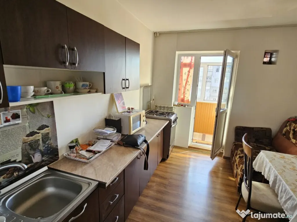 Blv BUCURESTI - 2 camere decomandat ,7/8 , liber -71500 euro 