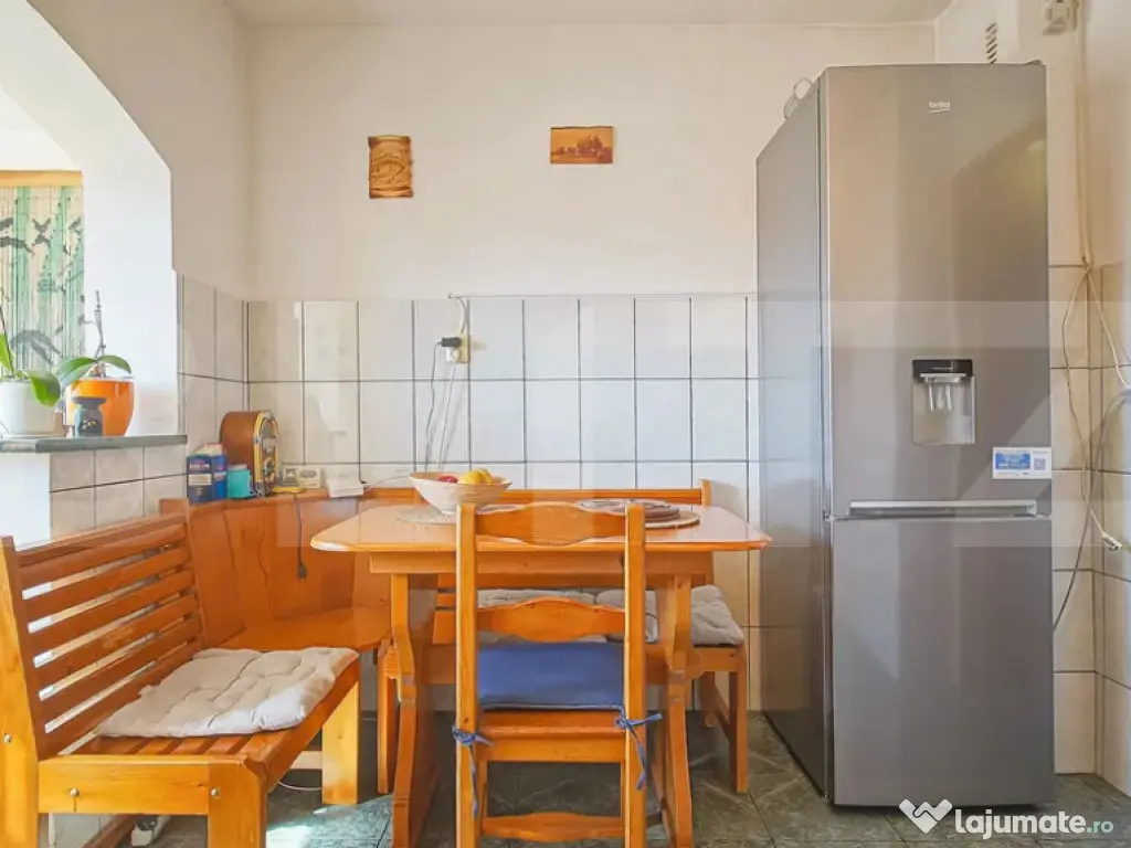 Apartament 3 camere, decomandat cu parcare și beci 