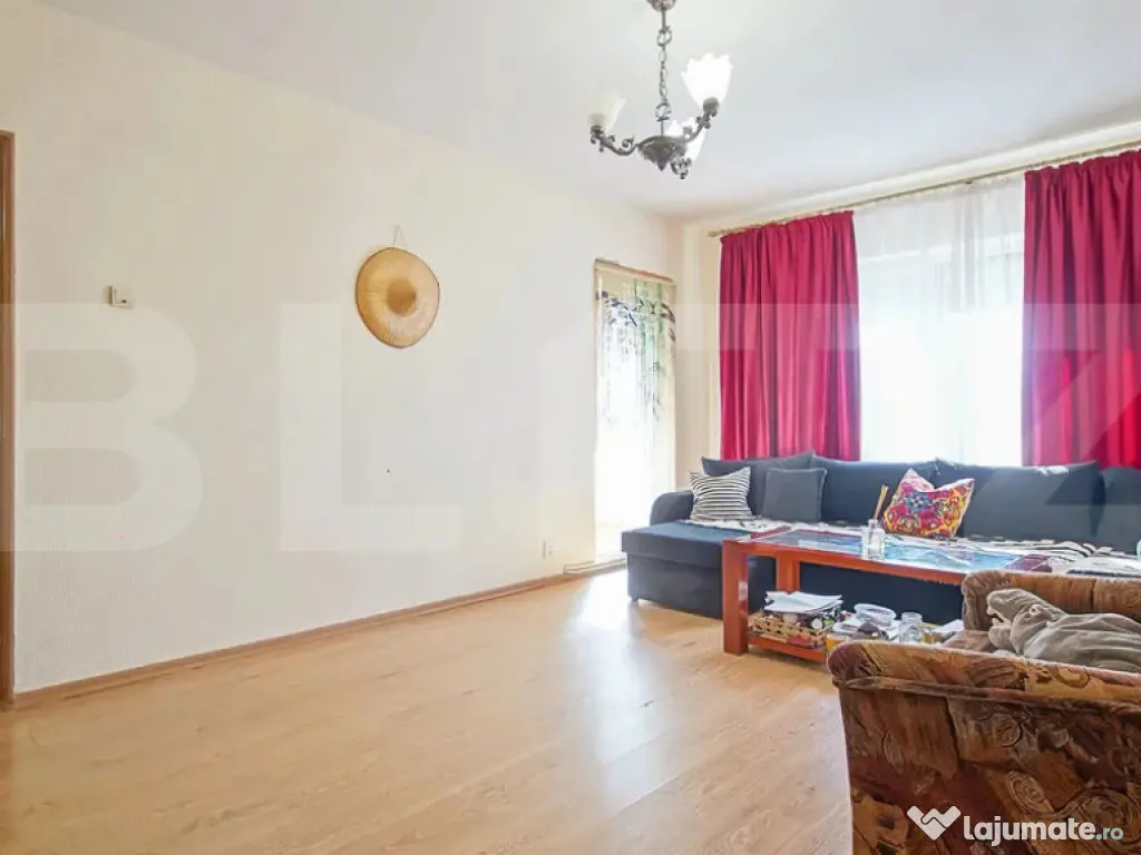 Apartament 3 camere, decomandat cu parcare și beci 