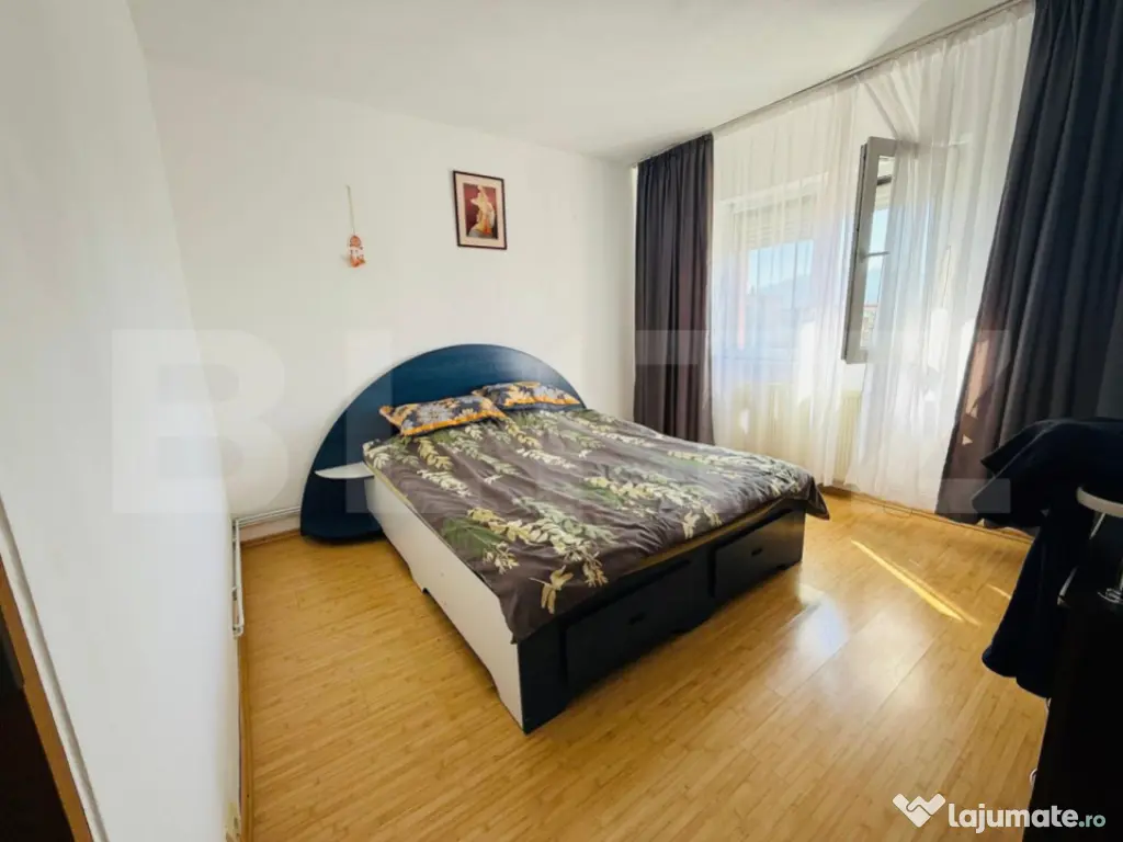 Apartament 3 camere, decomandat cu parcare și beci 