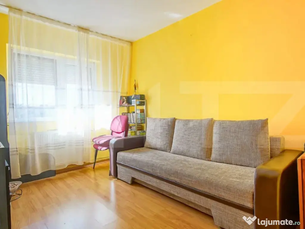 Apartament 3 camere, decomandat cu parcare și beci 