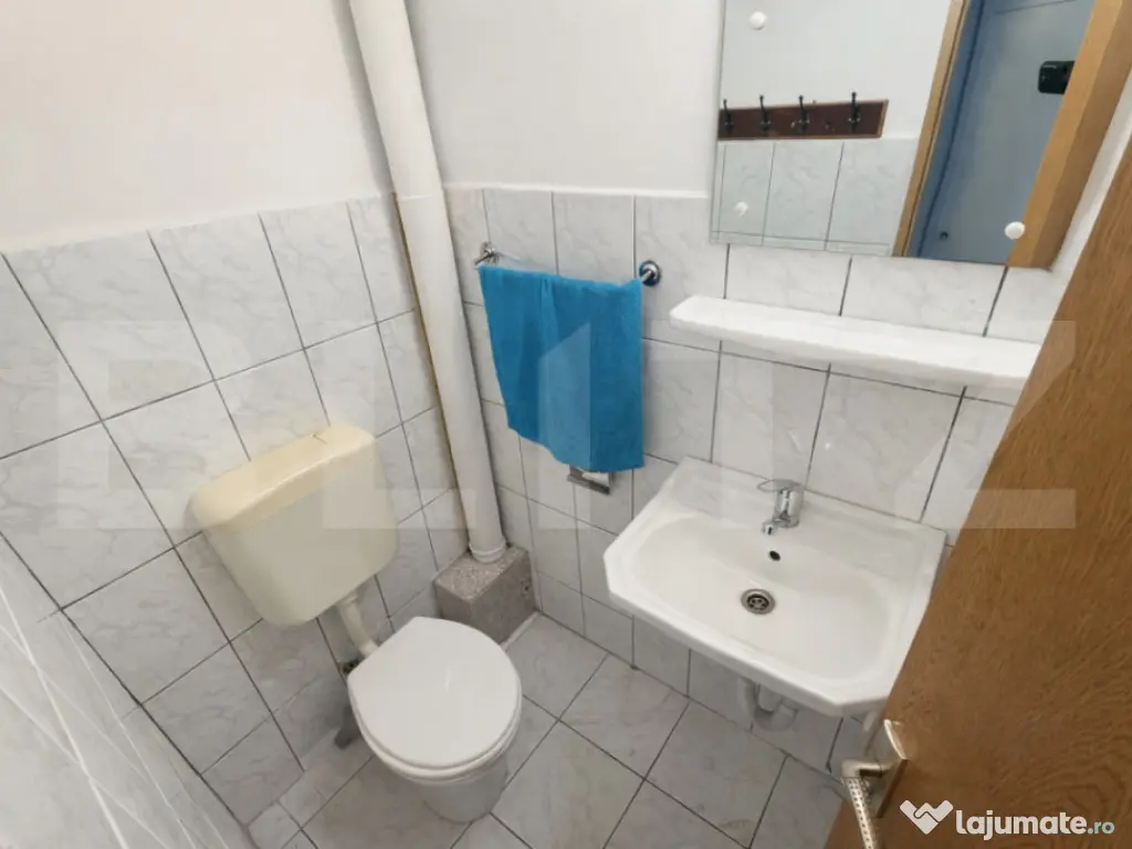 Apartament 3 camere, decomandat cu parcare și beci 