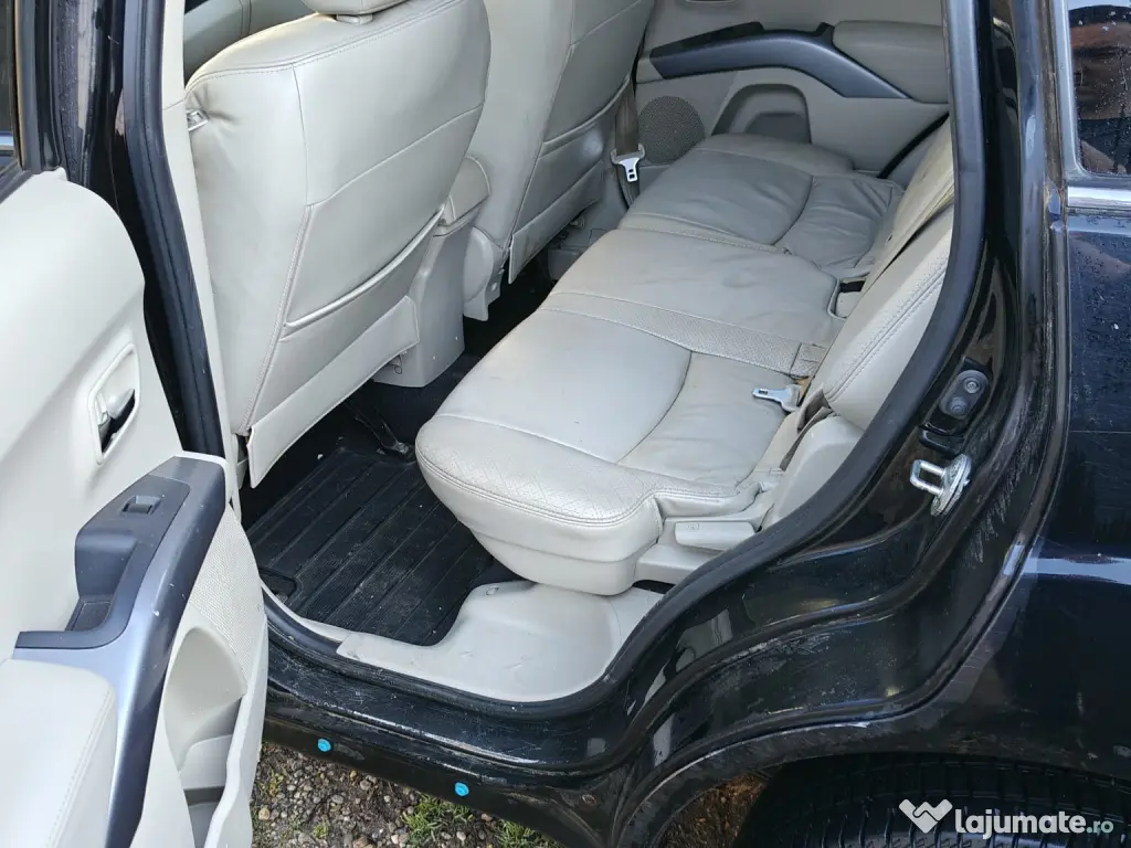 Dezmembrez Citroën C-crosser 