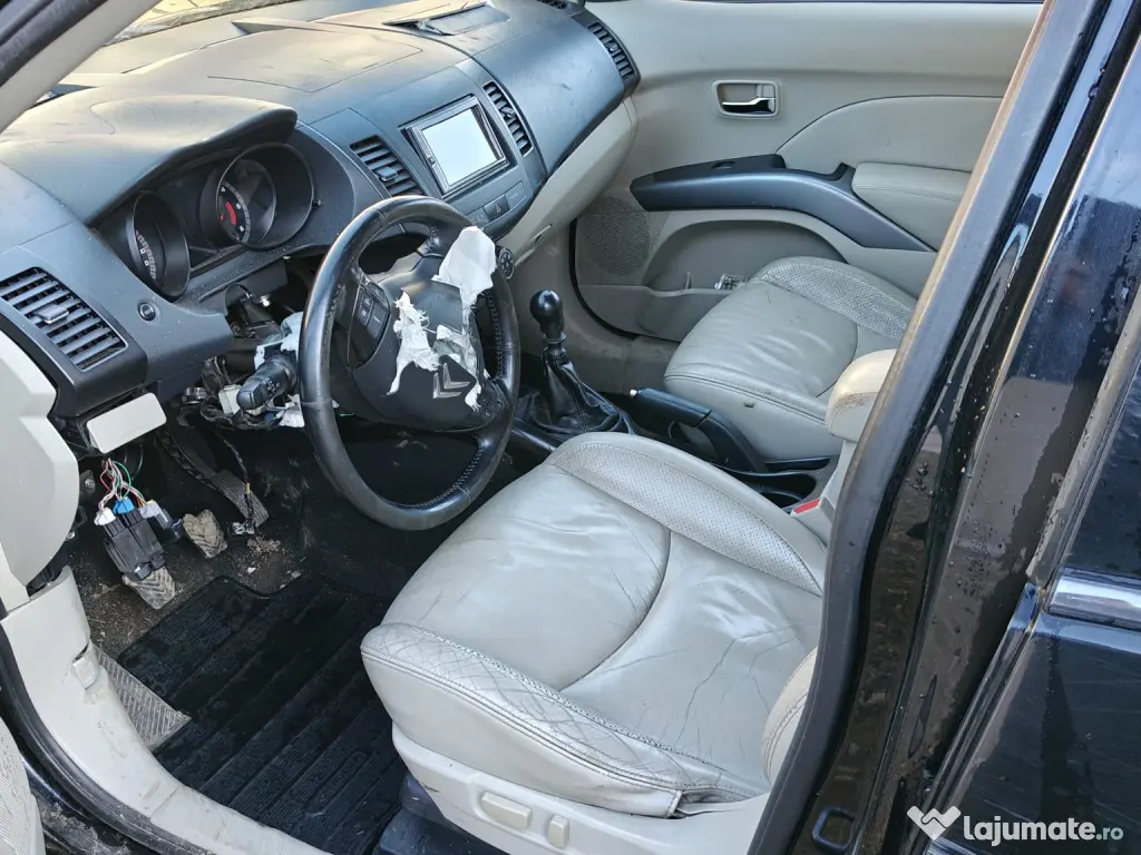 Dezmembrez Citroën C-crosser 