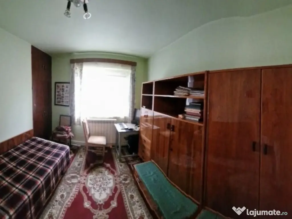 Apartament Cu 3 Camere Semidecomandate - etaj 1 Zona Areni 