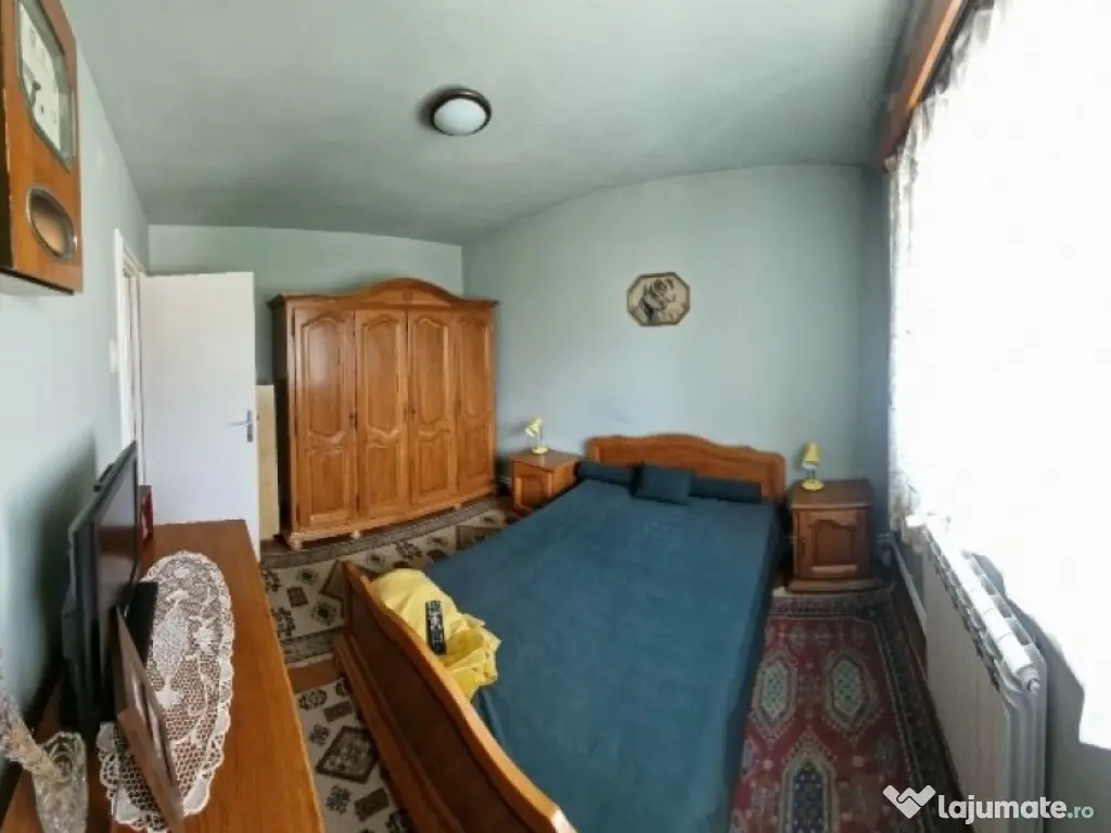 Apartament Cu 3 Camere Semidecomandate - etaj 1 Zona Areni 