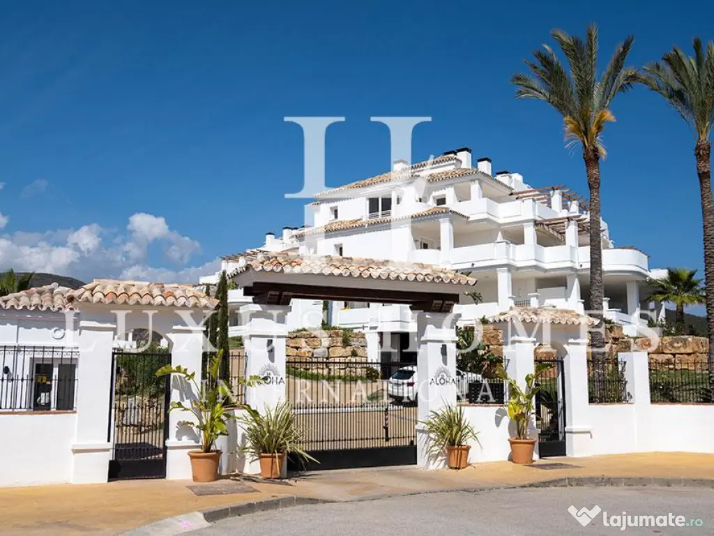 Penthouse 2 cam elegant, la cheie, cu priveliști panoramice asupra munților și piscine, central 