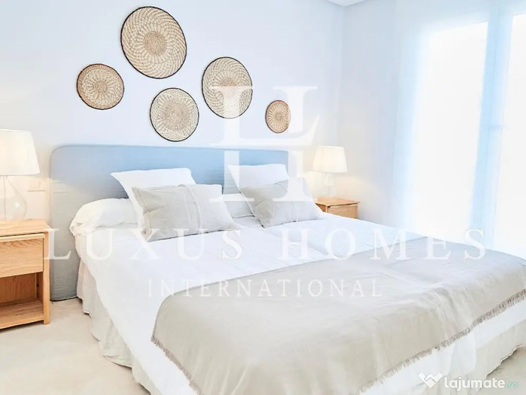 Penthouse 2 cam elegant, la cheie, cu priveliști panoramice asupra munților și piscine, central 