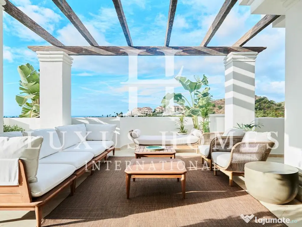 Penthouse 2 cam elegant, la cheie, cu priveliști panoramice asupra munților și piscine, central 