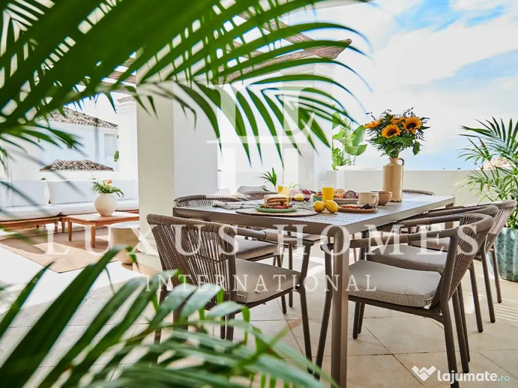 Penthouse 2 cam elegant, la cheie, cu priveliști panoramice asupra munților și piscine, central 