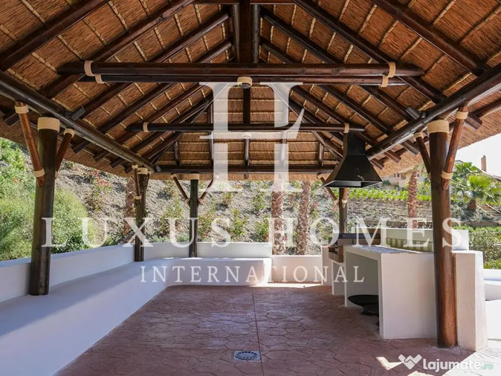 Penthouse 2 cam elegant, la cheie, cu priveliști panoramice asupra munților și piscine, central 