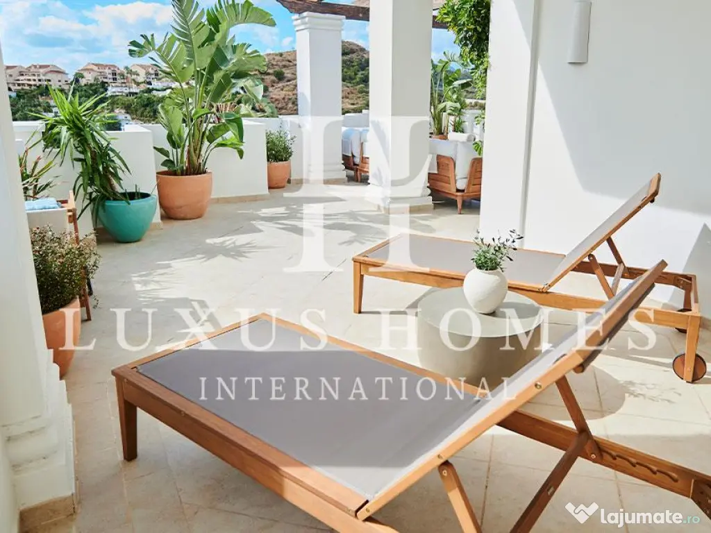 Penthouse 2 cam elegant, la cheie, cu priveliști panoramice asupra munților și piscine, central 