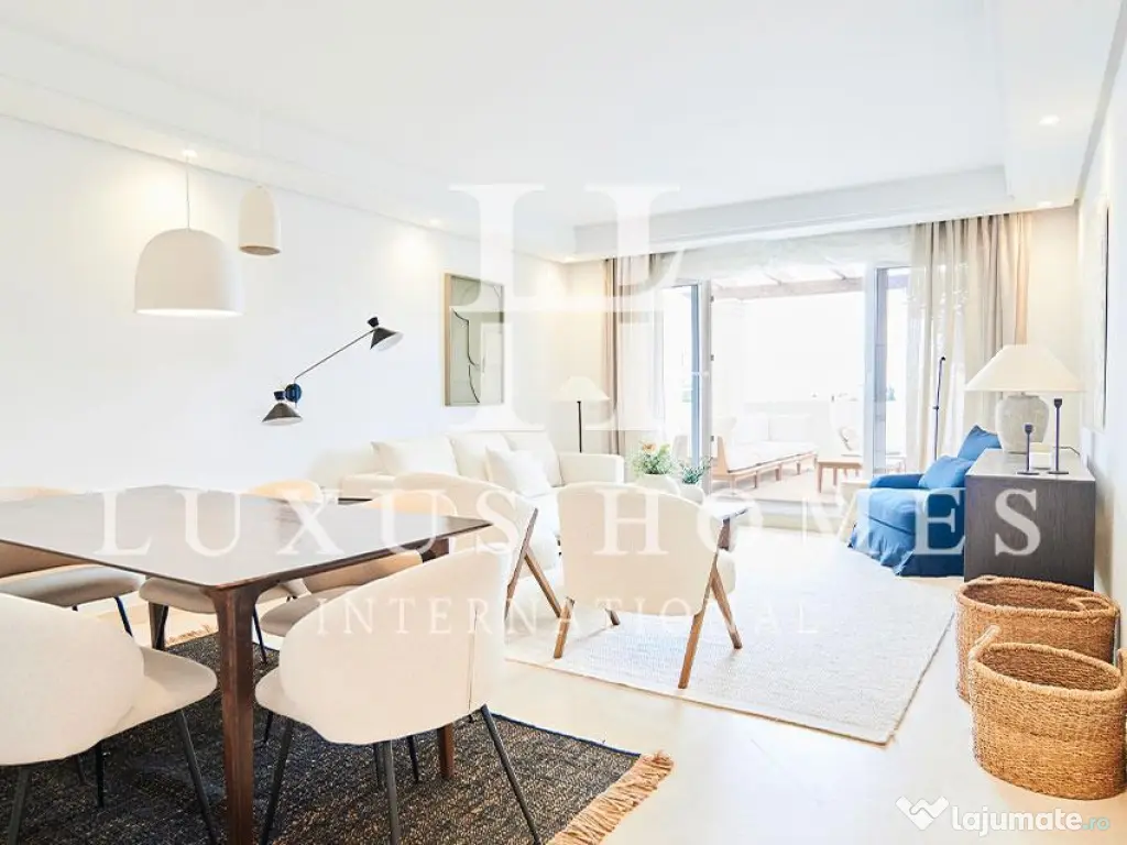 Penthouse 2 cam elegant, la cheie, cu priveliști panoramice asupra munților și piscine, central 