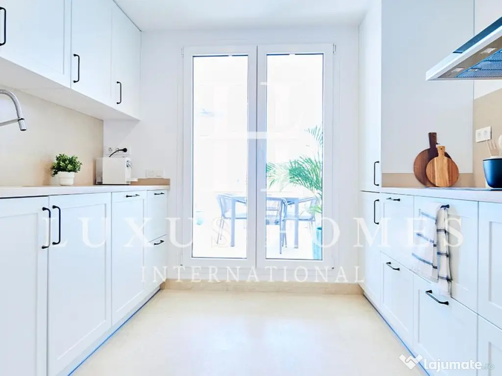 Penthouse 2 cam elegant, la cheie, cu priveliști panoramice asupra munților și piscine, central 