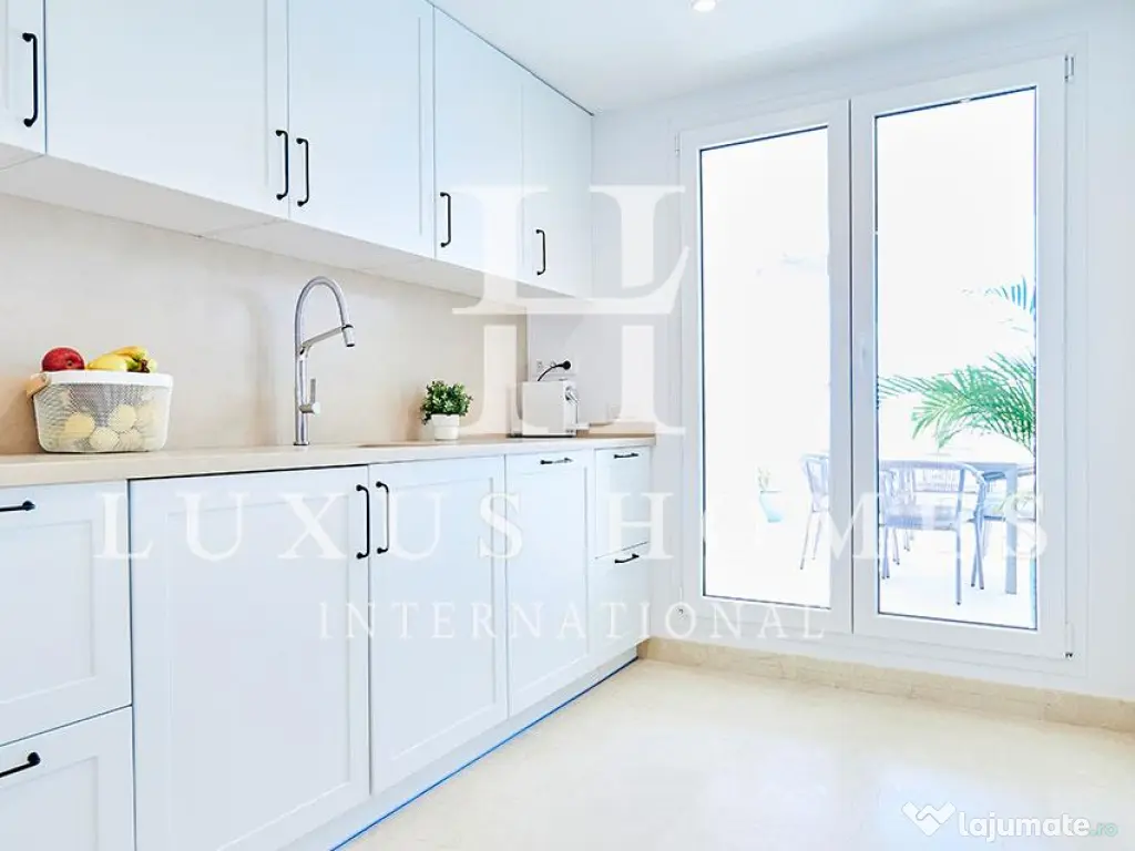 Penthouse 2 cam elegant, la cheie, cu priveliști panoramice asupra munților și piscine, central 