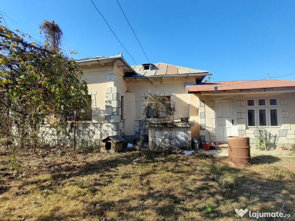 Vând proprietate în sat Brătești, com. Șirna, jud. Prahova 