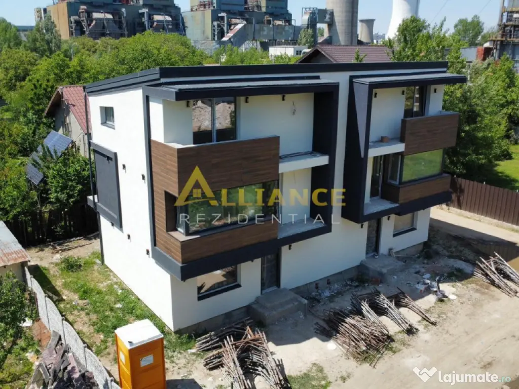 Vila de || 4 camere || curte mare || aproape Grand Arena 