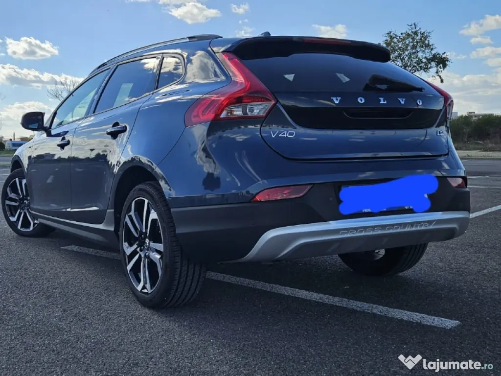 Volvo V40 Cross Country-2016-Diesel-42.000 Km 