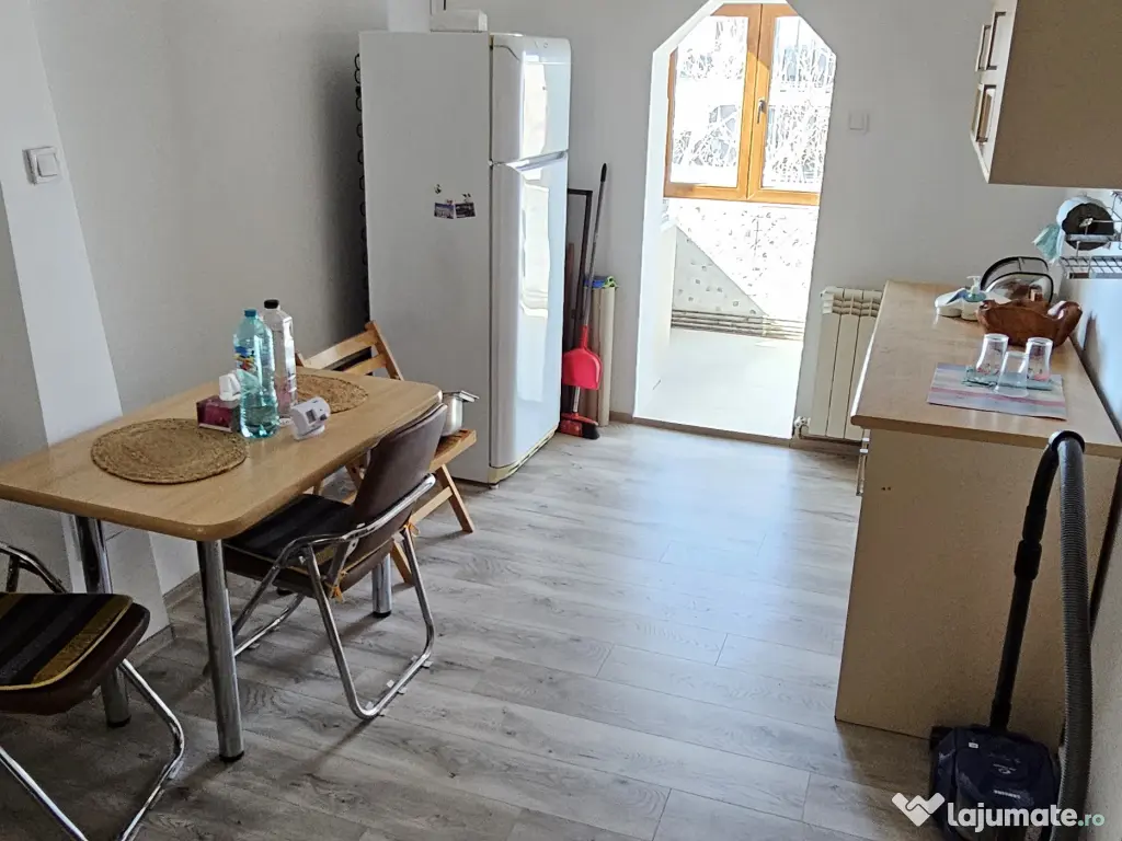 Închiriez apartament 2 camere,mobilat și utilat. Fără ucraineni și fără fumători