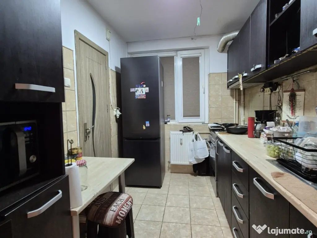 Vind apartament 3 camere 