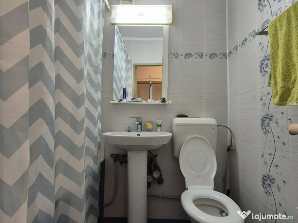 Vind apartament 3 camere 