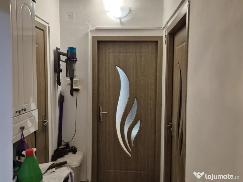 Vind apartament 3 camere 