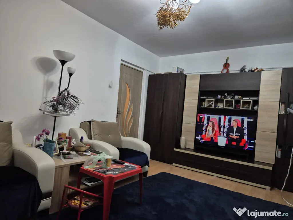 Vind apartament 3 camere 