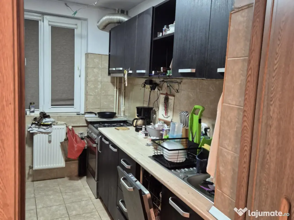 Vind apartament 3 camere 