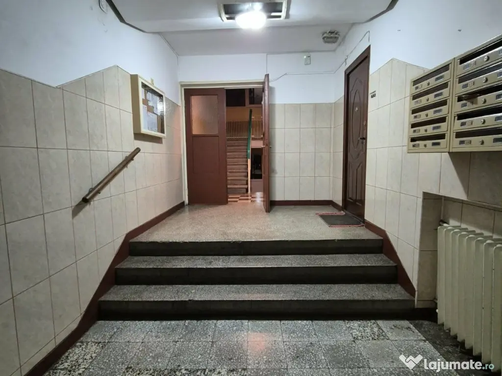 Vind apartament 3 camere 