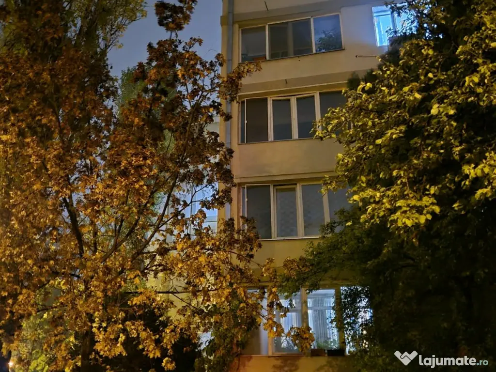 Vind apartament 3 camere 