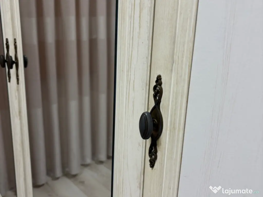 Dulap cu 4 uși și 2 sertare